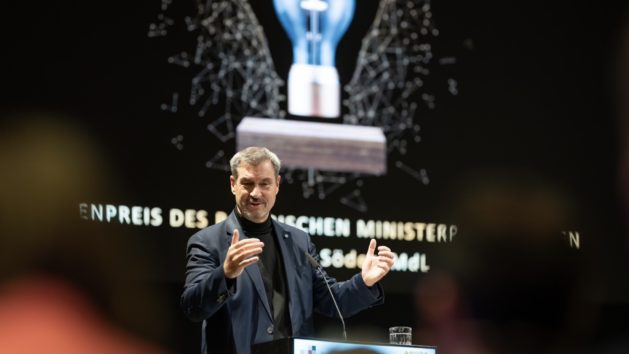 Ministerpräsident Dr. Markus Söder hält eine Rede bei der Verleihung des Bayerischen Digitalpreises.