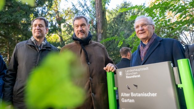 Justizminister Georg Eisenreich, Ministerpräsident Dr. Markus Söder und Innenminister Joachim Herrmann (v.l.n.r.).