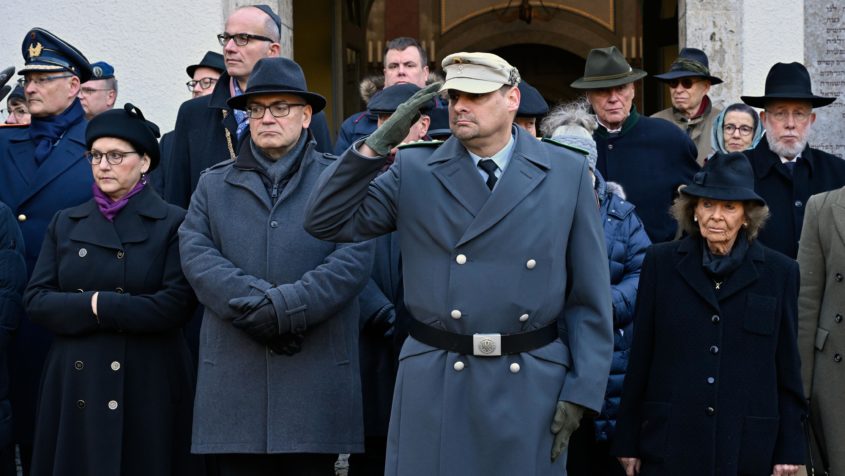 Die Gedenkveranstaltung mit Kranzniederlegung der Israelitischen Kultusgemeinde anlässlich des Volkstrauertags findet auf dem Neuen Israelitischen Friedhof in München statt.