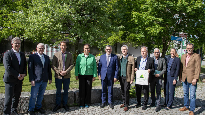 Gruppenbild mit Staatsminister Dr. Florian Herrmann beim Jahresempfang des Zentrums Wald-Forst-Holz Weihenstephan in Freising.© J. Hiller, ZWFH