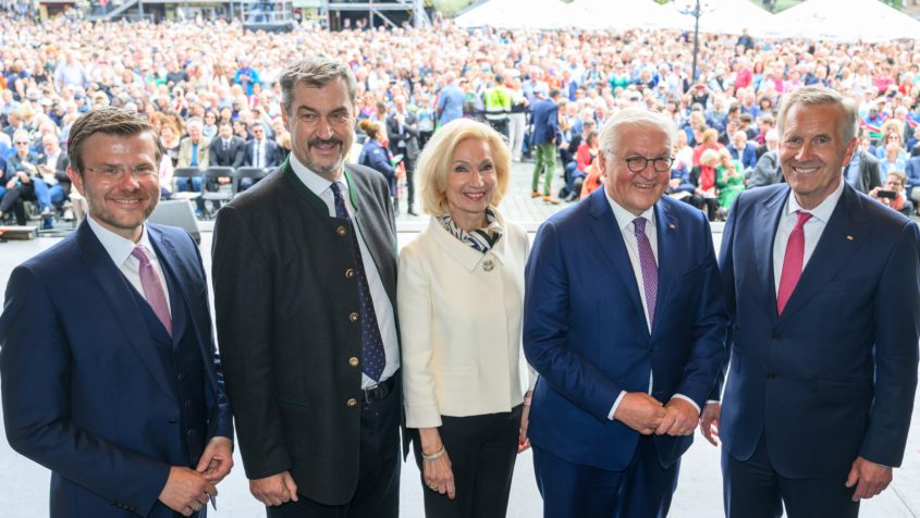 Eröffnung des Deutschen Chorfests in Nürnberg (v.l.n.r.): Der Oberbürgermeister der Stadt Nürnberg, Marcus König, Ministerpräsident Dr. Markus Söder, die zweite Bürgermeisterin der Stadt Nürnberg, Prof. Dr. Julia Lehner, Bundespräsident Frank-Walter Steinmeier und der Präsident des Deutschen Chorverbandes, Bundespräsident a.D. Christian Wulff.
