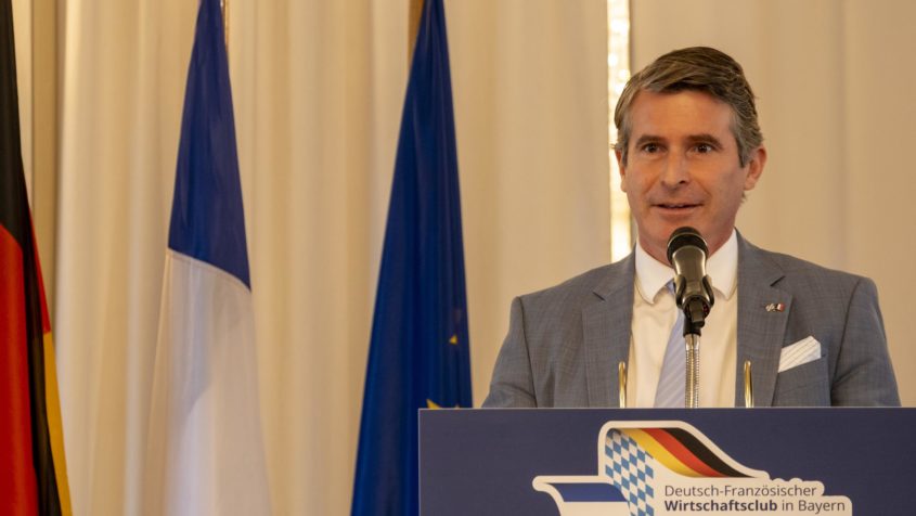 Europaminister Eric Beißwenger: "Frankreich ist für Bayern nicht nur ein wichtiger Wirtschaftspartner, unsere Beziehungen sind so eng und vielfältig wie mit kaum einem anderen europäischen Land. Wir pflegen enge Kontakte auch auf höchster politischer Ebene." © Werner Polwein / WePo Foto