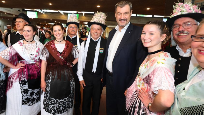 Ministerpräsident Dr. Markus Söder zu Gast bei der Veranstaltung 75 Jahre Banater Schwaben in Bayern sowie 22. Kultur- und Heimattage der Banater Schwaben in Bayern im Kongress am Park in Augsburg.