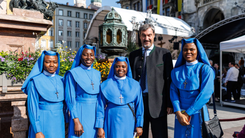 Am Marienplatz in München: Ministerpräsident Dr. Markus Söder nimmt am Fronleichnamsgottesdienst teil.