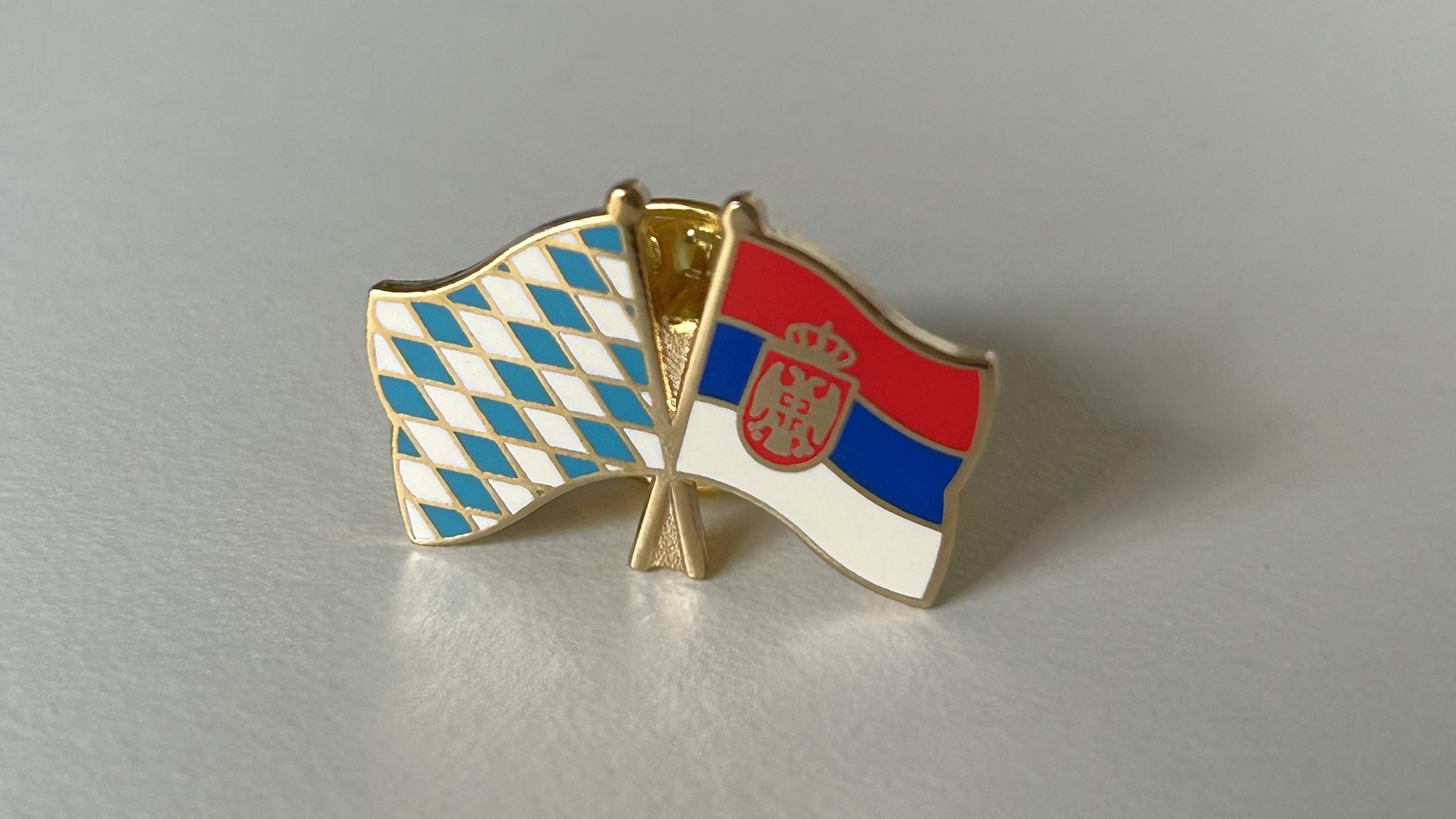250723_Bayern in Serbien_Flaggen Bayerisch-Serbische Beziehungen
