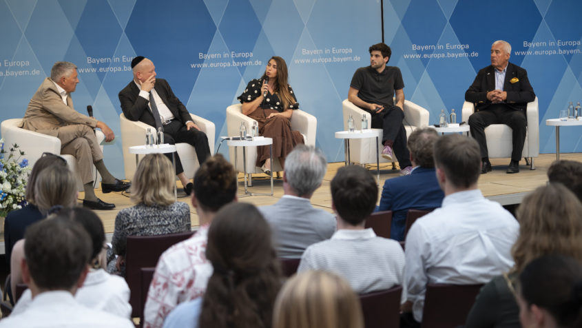 Die Teilnehmenden der Podiumsdiskussion, v.l.n.r.: Claus Singer, ...