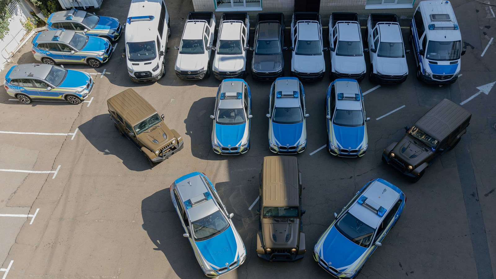 250710_Ukraine_Übergabe Fahrzeuge Fahrzeuge, die an das ukrainische Innenministerium übergeben wurden