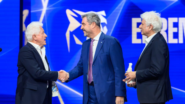 "Miroslav Nemec und Udo Wachtveitl haben den Ehrenpreis mehr als verdient. Der Blaue Panther ist das Highlight für Fernsehen und die Medienbranche. Medien sind unverzichtbar für unsere lebendige Demokratie. Herzlichen Glückwunsch an alle Preisträger und Kulturschaffenden. Sie bereichern unser Leben und stärken mit ihrer Kreativität den gesellschaftlichen Zusammenhalt." - Ministerpräsident Dr. Markus Söder.