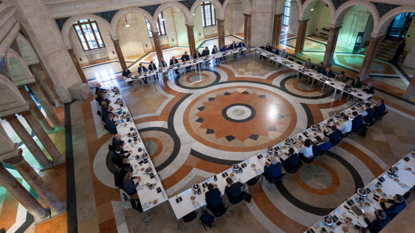„Start-up- und Technologiegipfel“ im Kuppelsaal in der Staatskanzlei unter anderem mit Ministerpräsident Dr. Markus Söder, Wirtschaftsminister Hubert Aiwanger, Staatskanzleiminister Dr. Florian Herrmann, Wissenschaftsminister Markus Blume, Digitalminister Fabian Mehring, der Bundesministerin für Forschung, Technologie und Raumfahrt, Dorothee Bär, und Vertreterinnen und Vertretern aus Politik, Wirtschaft und Wissenschaft.