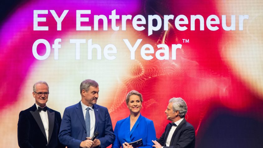 Der Vorsitzende der Geschäftsführung der EY Corporate Solutions ...