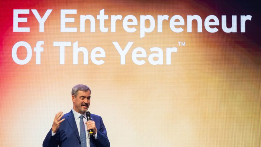 Ministerpräsident Dr. Markus Söder hält eine Rede.