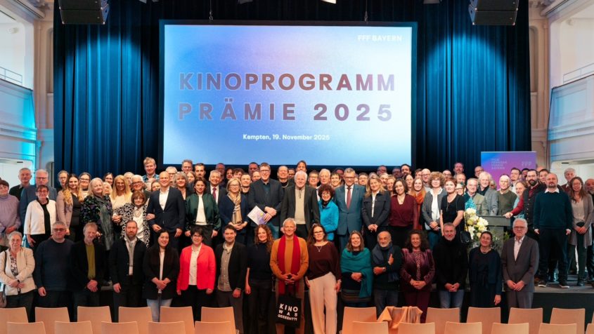 Gruppenbild zur Verleihung der Kinoprogrammprämien an 77 ausgewählte bayerische Kinos. © FFF / Patrick Vöhringe