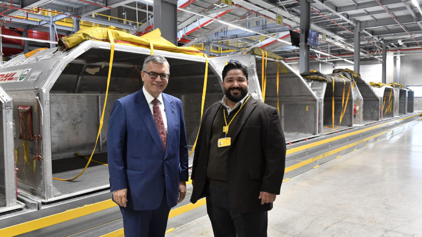 Staatskanzleiminister Dr. Florian Herrmann (links) und der Geschäftsführer ...