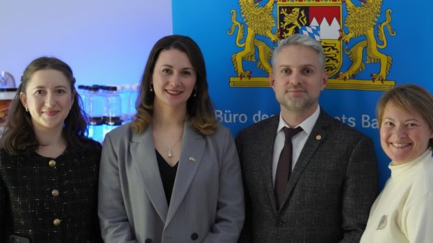 Von links nach rechts: Viktoriia Khomenko und Anna Maslak (Bayerisches B&uuml;ro), Igor Pavlenko (stv. Leiter der Regionalverwaltung Riwne), Olga Yutovets (Abteilung f&uuml;r internationale Zusammenarbeit der Regionalverwaltung Riwne). &copy; Photo by Yermak