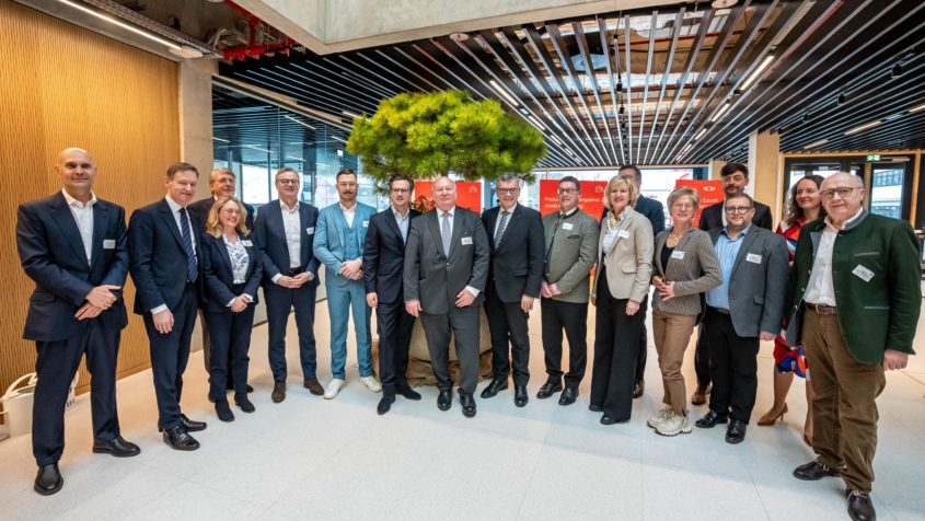 Gruppenbild zur Eröffnung des Technologietransferzentrums (TTZ) ...