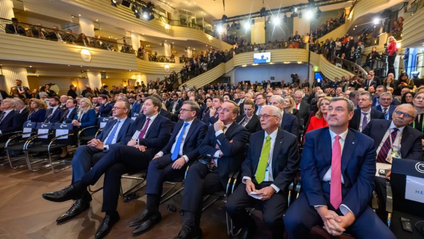 Bundeskanzler Friedrich Merz, Bundesfinanzminister Lars Klingbeil, ...