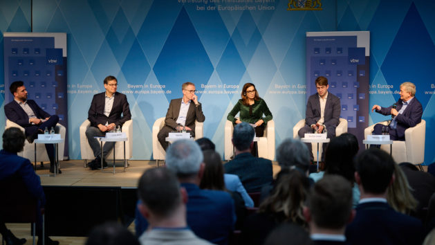 Die Teilnehmenden der Podiumsdiskussion