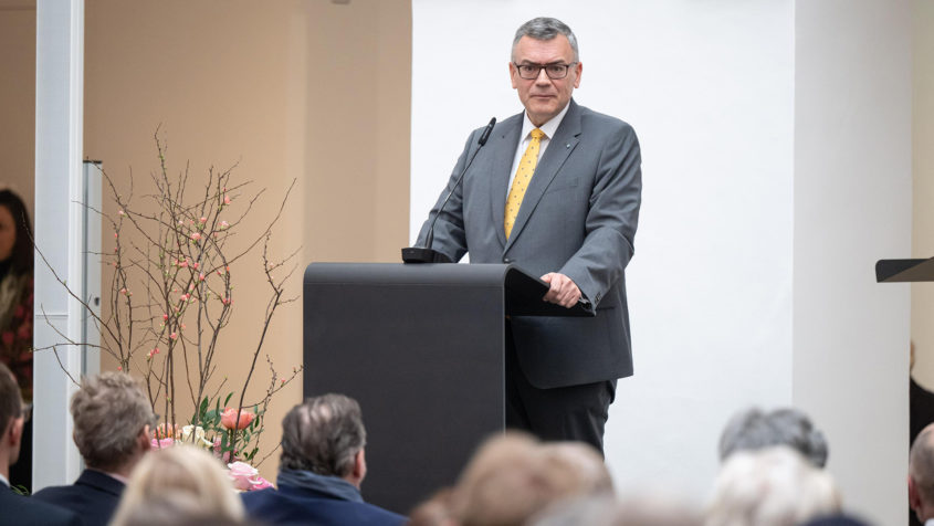 Staatsminister Dr. Florian Herrmann: 