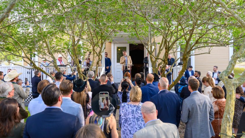 Bei einem Empfang auf der George Ranch hält Ministerpräsident ...