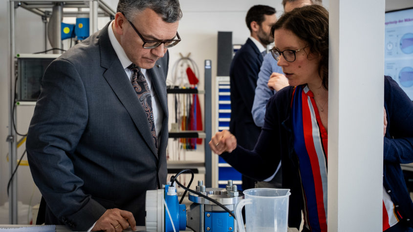 Staatsminister Dr. Florian Herrmann: 