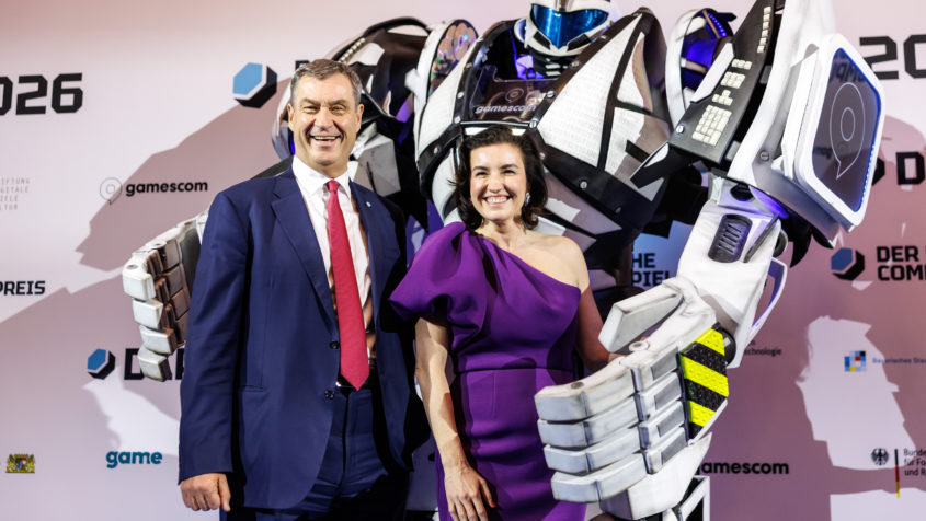 Ministerpräsident Dr. Markus Söder (links) und Bundestechnologieministerin Dorothee Bär (rechts) bei der Verleihung des Deutschen Computerspielpreises 2026.