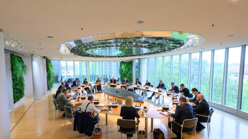 Das Bayerische Kabinett tagt im Ministerratssaal der Bayerischen Staatskanzlei.