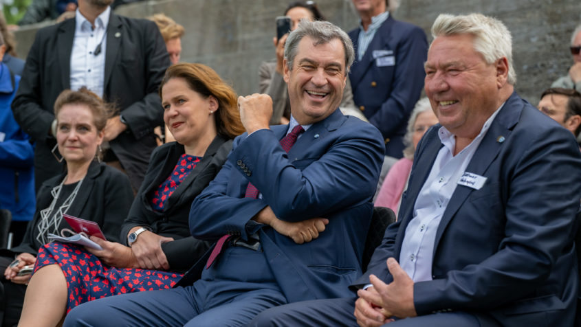 Die M&uuml;nchner Baureferentin Dr.-Ing. Jeanne-Marie Ehbauer, die Dritte B&uuml;rgermeisterin der Landeshauptstadt M&uuml;nchen, Verena Dietl, Ministerpr&auml;sident Dr. Markus S&ouml;der und der Vorstandsvorsitzende des Vereins Ludwig II. Denkmal e.V., Dietmar Holzapfel.