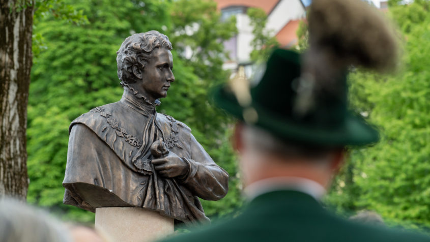 Das Ludwig II.-Denkmal an der Corneliusbr&uuml;cke in M&uuml;nchen.