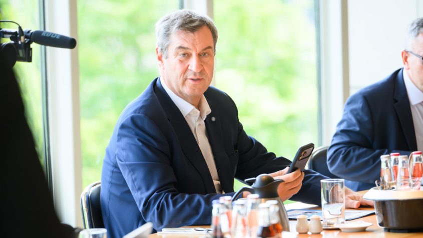 Ministerpr&auml;sident Dr. Markus S&ouml;der leitet die Sitzung des Ministerrates.