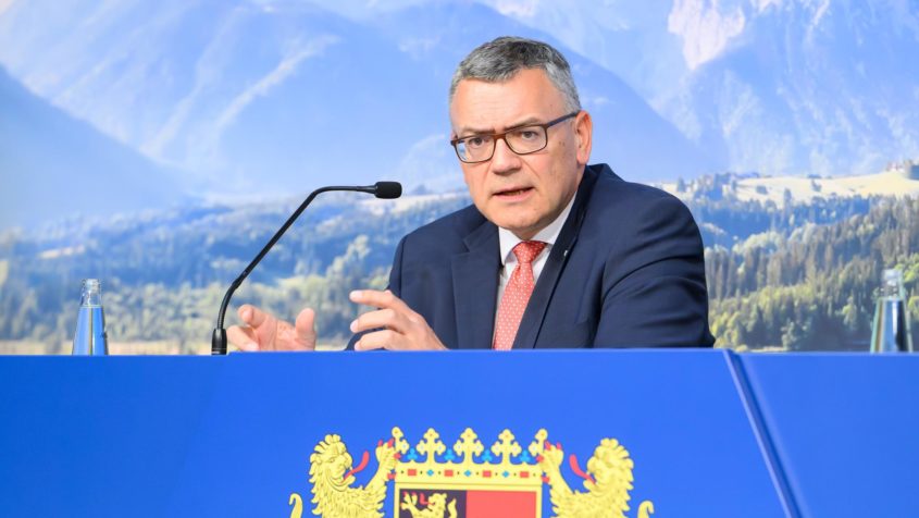 &Uuml;ber die wesentlichen Ergebnisse der Kabinettssitzung informiert unter anderem Staatskanzleiminister Dr. Florian Herrmann in einer Pressekonferenz.