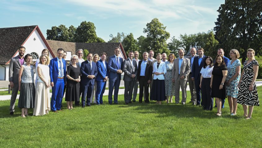Gruppenbild der Teilnehmerinnen und Teilnehmer des Strategiegespr&auml;chs der Internationalen&nbsp;Bodensee-Konferenz&nbsp;(IBK).