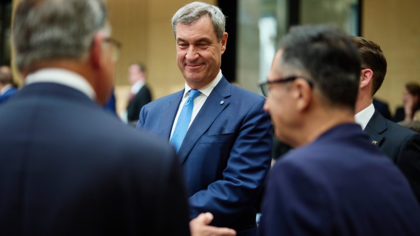 Ministerpräsident Dr. Markus Söder im Gespräch.