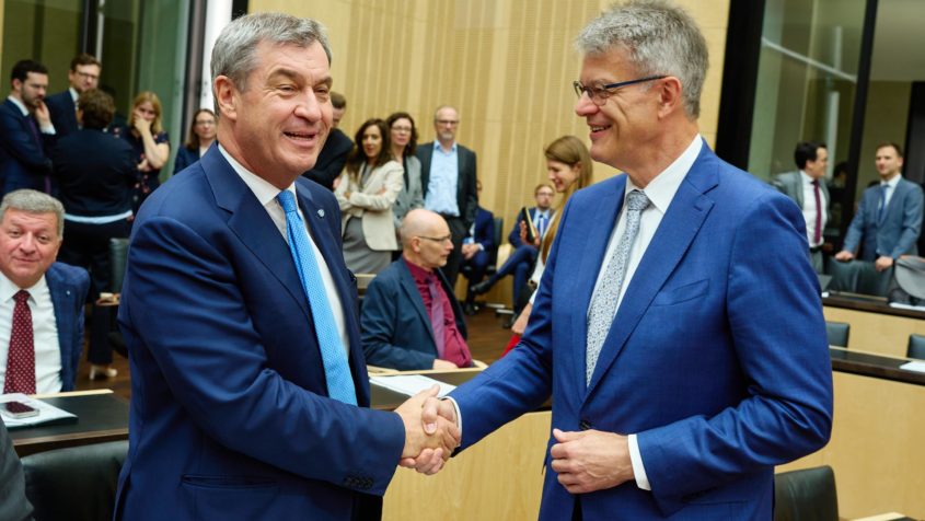 Ministerpräsident Dr. Markus Söder und Bundesverkehrsminister Patrick Schnieder in der Plenarsitzung des Bundesrates.