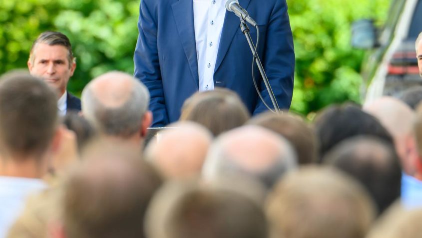 "Es ist f&uuml;r die Sicherheit Deutschlands entscheidend, dass wir diese Technologien auch im Inland produzieren und so international unabh&auml;ngiger werden. Danke f&uuml;r das Bekenntnis von Liebherr-Aerospace zum Standort Bayern und weiterhin viel Erfolg!" - Ministerpr&auml;sident Dr. Markus S&ouml;der.