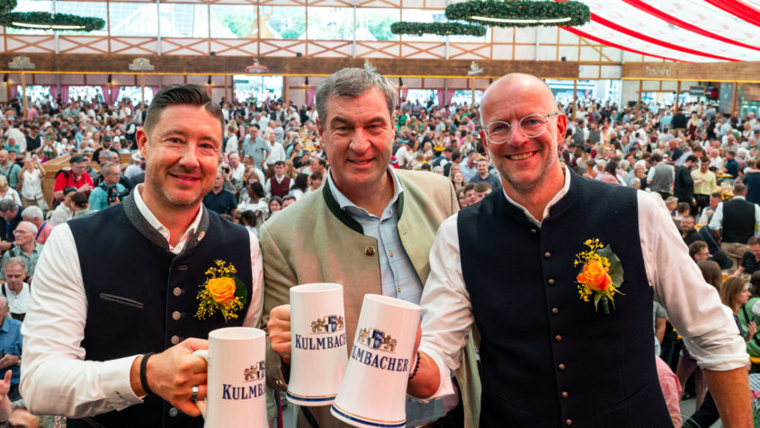 Eröffnung der 75. Kulmbacher Bierwoche (v.l.n.r.): Der Vorstand Finanzen und Technik der Kulmbacher Brauerei Aktien-Gesellschaft, Mathias Keil, Ministerpräsident Dr. Markus Söder und der Vorstandssprecher der Kulmbacher Brauerei Aktien-Gesellschaft, Christoph Ahlborn.