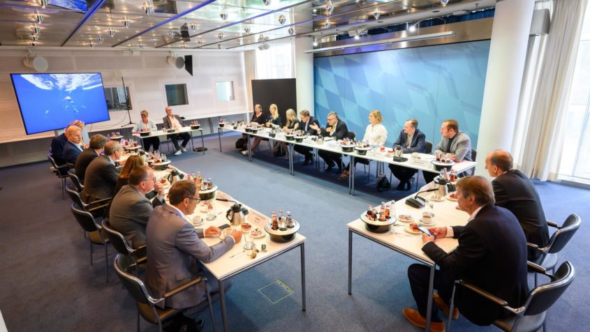 Round Table „Zukunft des Radios“ mit Medienminister Dr. Florian Herrmann sowie Vertretern der Radioverbände und der Bayerischen Landeszentrale für neue Medien (BLM) in der Staatskanzlei.