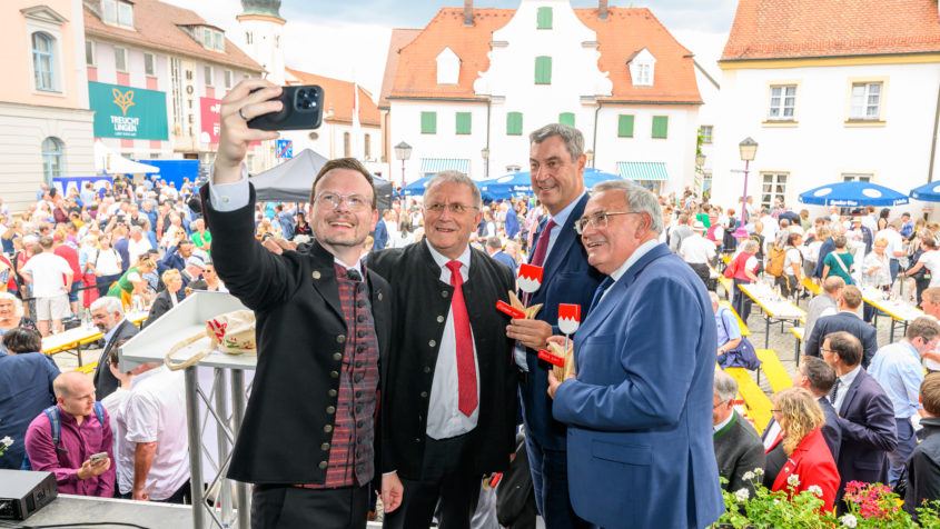Der mittelfränkische Bezirkstagspräsident Peter Daniel Forster ...